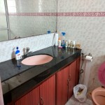 Row-villa Bathroom1