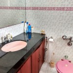 Row-villa Bathroom1A