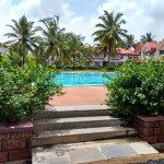 Row-villa Swimming Pool Entrance