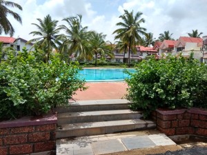 Row-villa Swimming Pool Entrance